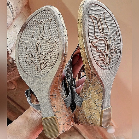 NWOB White Mountain Adeline Embellished Slimgback Wedge Thong Sandals Size 9.5 - Picture 9 of 14